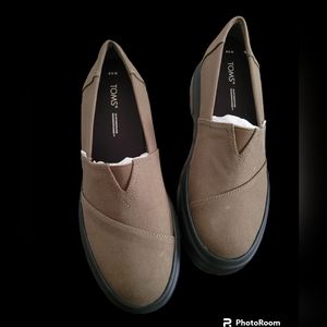 TOMS Women's Size 9.5